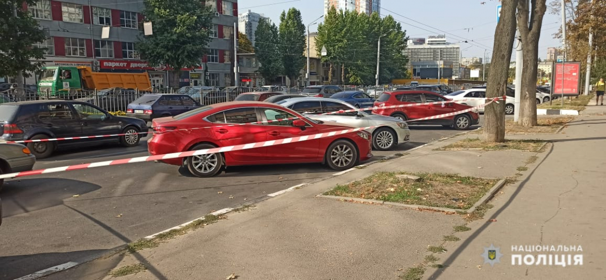 Стрельба и угон автомобиля: в Харькове среди дня напали на женщину