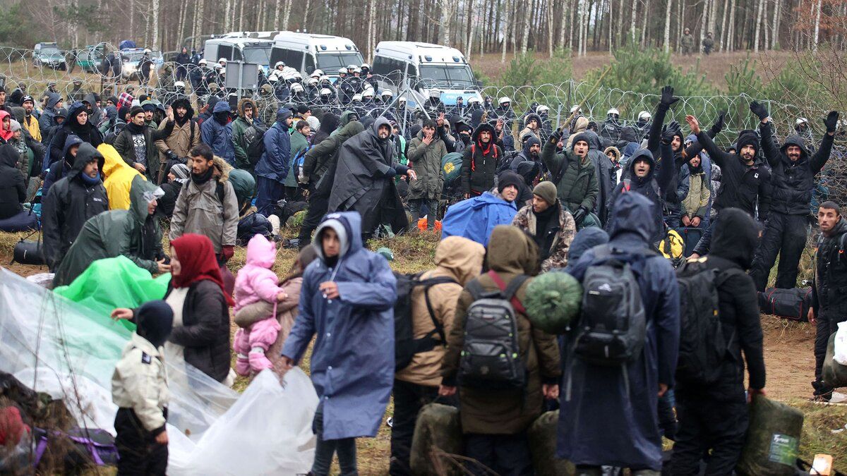 ​Опубликованы спутниковые снимки лагеря беженцев в районе Кузницы и видео с белорусскими силовиками