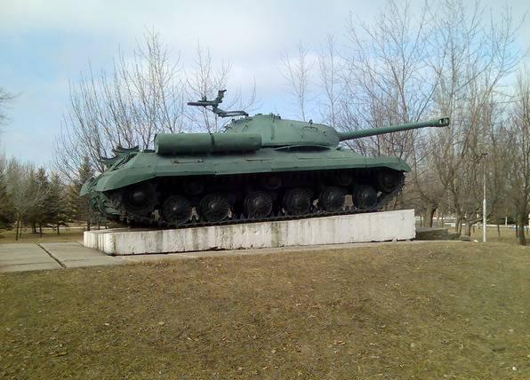 Советский танк, переоборудованный ополченцами для боя, вернется на постамент