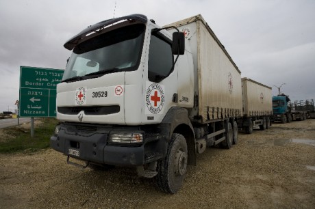 Несмотря на заявления Украины, чеченские грузовики намерены пересечь ее границу