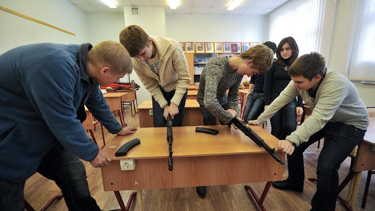 У РФ запровадили новий урок із військової підготовки: британська розвідка озвучила три цілі оновленої програми