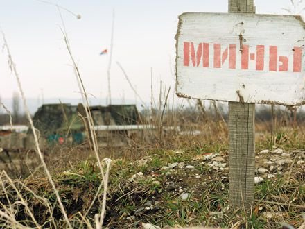Боевики  ЛНР обрекли на муки целое село на Луганщине: не хотят пускать саперов на разминирование территории