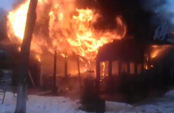 Как тушили объятое пламенем кафе в Одесской области: здание сгорело почти дотла