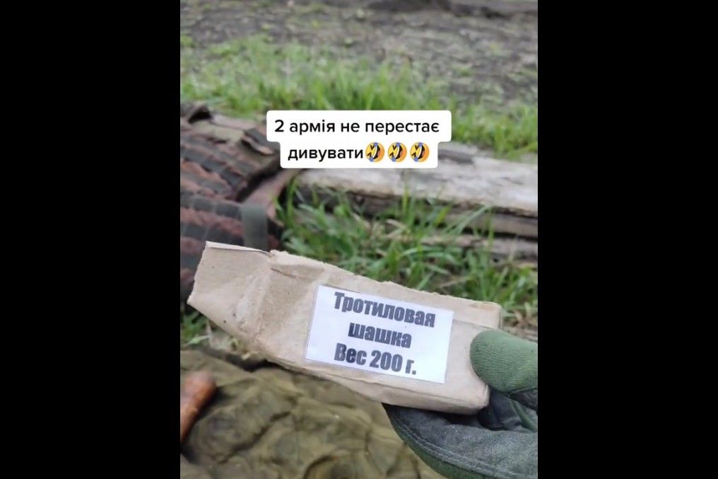​Военные ВСУ хохотали до слез, увидев, чем Путин вооружил свои войска: "Прапорщики пропили”