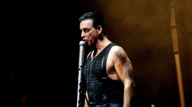 HELP: cолист группы Rammstein после знакомства с Пригожиным, Валерией, Лепсом и другими "ватными" артистами России не выдержал и попросил своих фанатов срочно его спасти - кадры