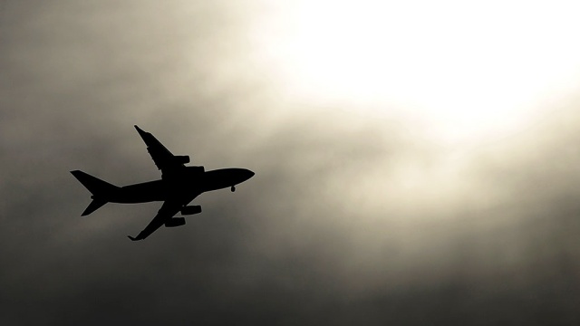 Самолет с премьером Болгарии на борту не может приземлиться из-за технических проблем