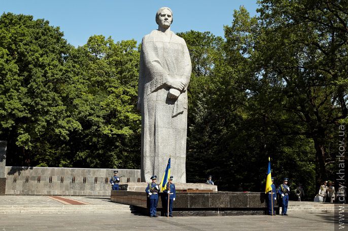 Потасовка на Мемориале: харьковчане подрались при возложении цветов