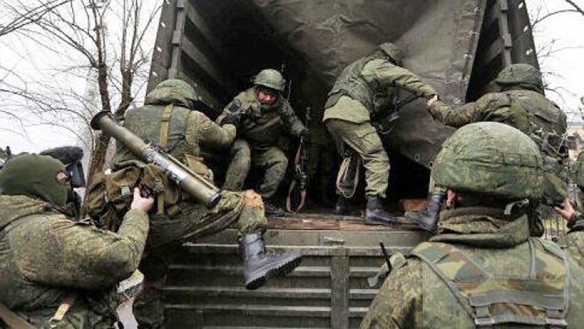 На Донецком направлении оккупанты остались без танков, а ВСУ идут в наступление: "Сегодня спали в лужах"