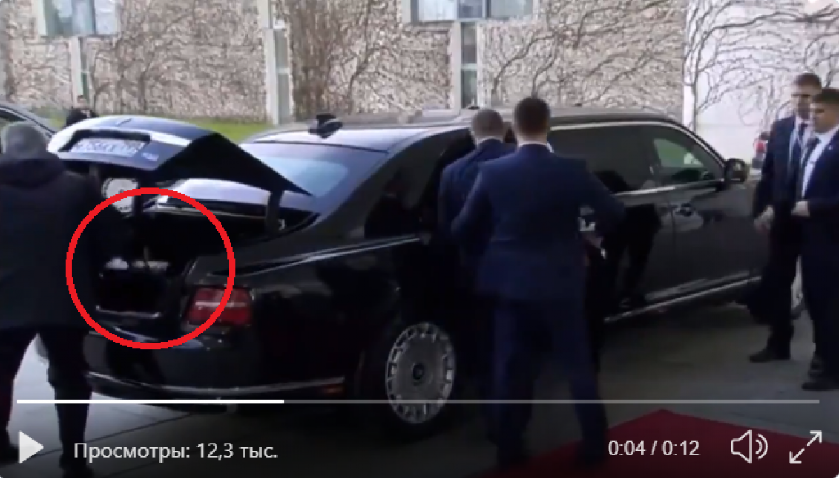 "Загадочный ядерный чемоданчик?" - из лимузина Путина в Берлине достали черный предмет