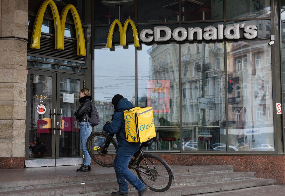 Сколько зарабатывает курьер Glovo во время карантина в Украине: детали от работника заведения