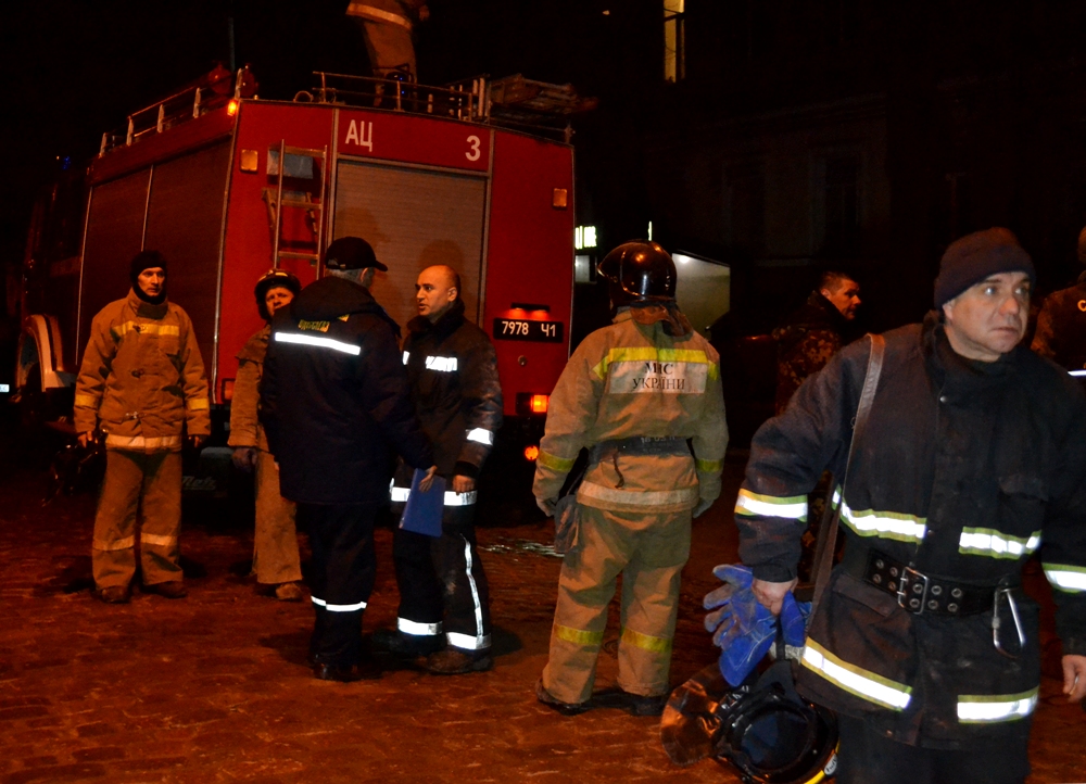 Кадры с места крупного обвала жилого дома в Одессе: спасатели извлекли из-под завалов одного человека - подробности