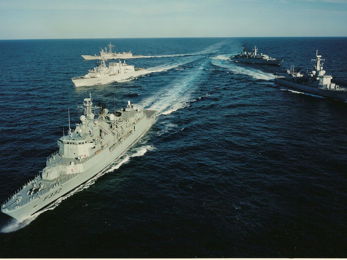 "Ситуация в Азовском море угрожающая, там более 100 российских кораблей", - подробности громкого заявления