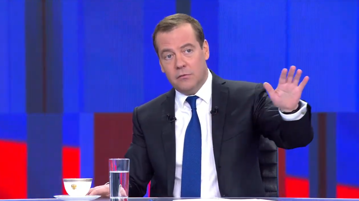 "Картельный сговор", - Медведев назвал падение цен на нефть заговором против России