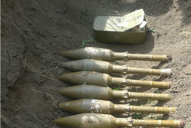 СБУ обнаружила под Луганском схрон с танковым пулеметом и выстрелами к гранатомету 