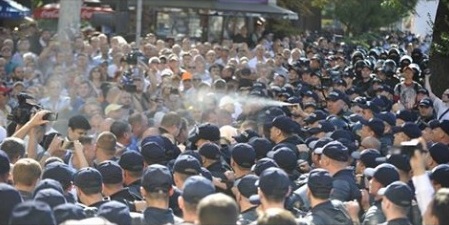 День Независимости в Молдове: оппозиция пыталась сорвать торжества, полиция применила слезоточивый газ к демонстрантам