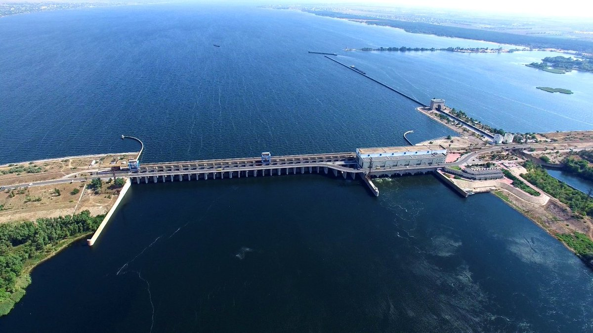 Прильотів по Каховській ГЕС не було, підрив зроблено зсередини: у Мережі з'явилися кадри з району станції