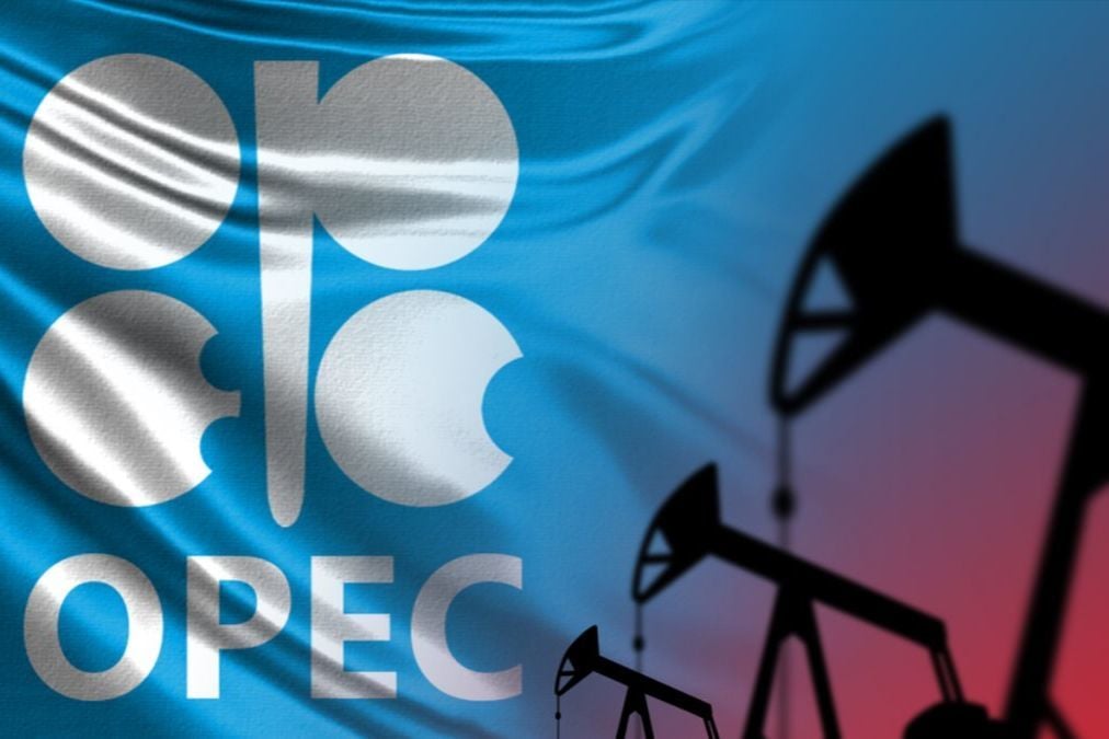 ​Глобальный нефтяной рынок на распутье: ОПЕК+ ускоряет добычу, Трамп давит на Россию