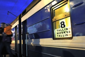 Из Таллина в Москву с почестями провели последний поезд. Железнодорожное сообщение остановлено