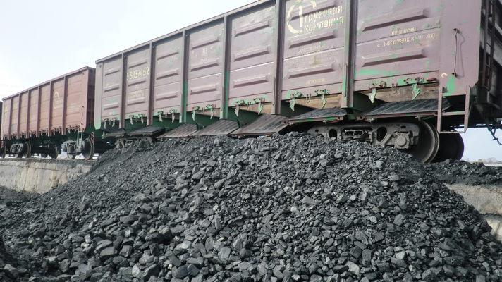 Украина планирует в январе импортировать около 620 тысяч тонн угля из РФ