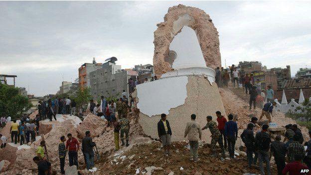 Землетрясение в Непале: центр Катманду разрушен, число жертв приближается к 1000