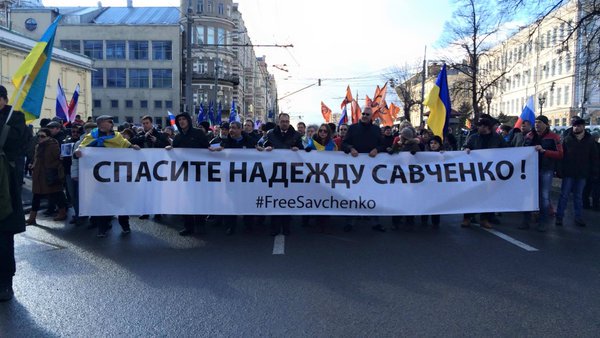 Во время акции памяти Немцова показалась колонна за освобождение украинской летчицы Савченко – адвокаты