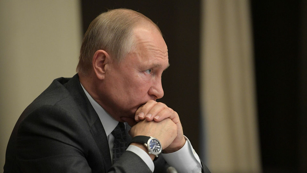 "Меняется положение", - Павловский озвучил причину внезапного "исчезновения" Путина 