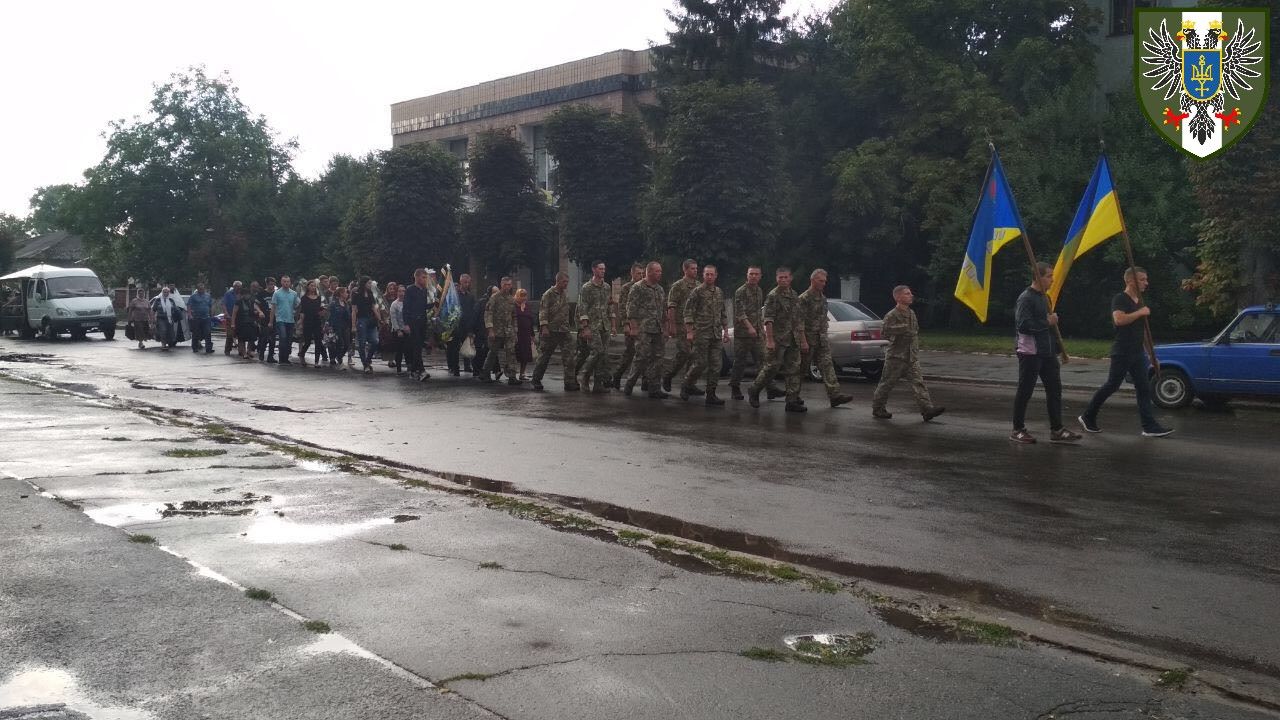 Похороны убитых террористами на Донбассе морпехов на Черниговщине – кадры  