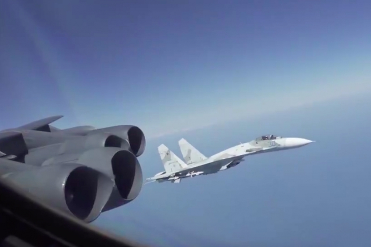 Российский "Су-27" над Черным морем грозил "лобовым ударом" бомбардировщику США