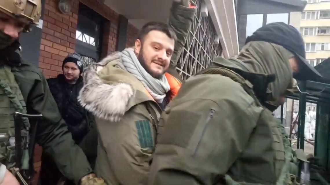 В касках и с автоматами: в Сети появилось видео обыска и задержания Авакова-младшего