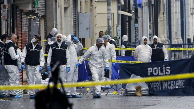 Надеемся, что обойдется без жертв: в результате взрывов в Стамбуле ранены 20 полицейских, погибших нет