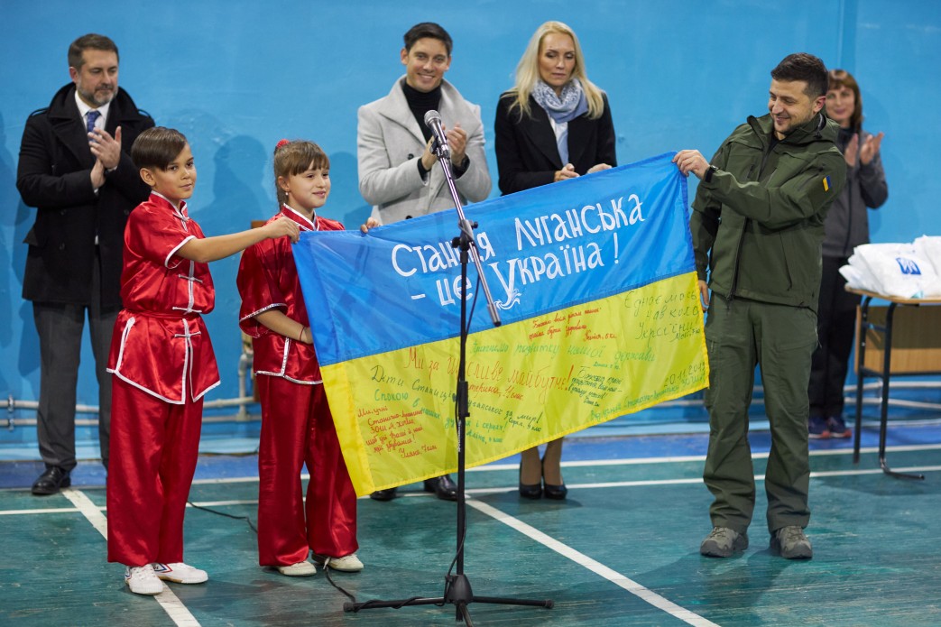 В Станице Луганской дети сделали неожиданный подарок Зеленскому