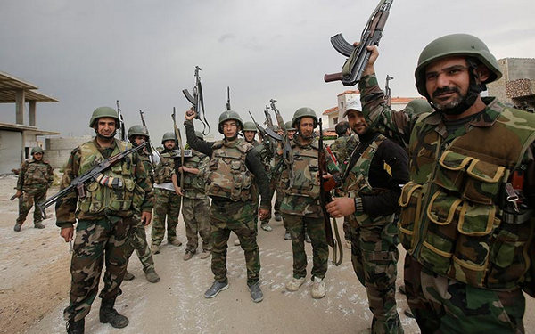 Подходят к опасной черте: войска сирийского диктатора Асада начали наступление на город, в котором находится база ВВС США