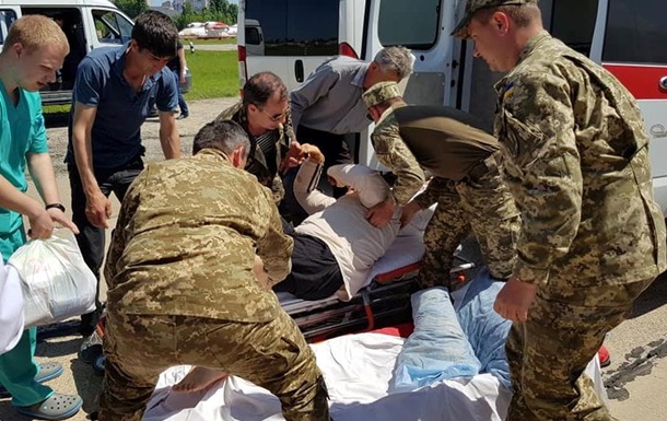 Тяжело раненых бойцов доставили в Киев - волонтеры молят о помощи