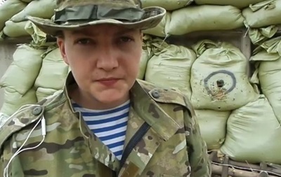 Порошенко в День независимости наградил Надежду Савченко орденом "За мужество"
