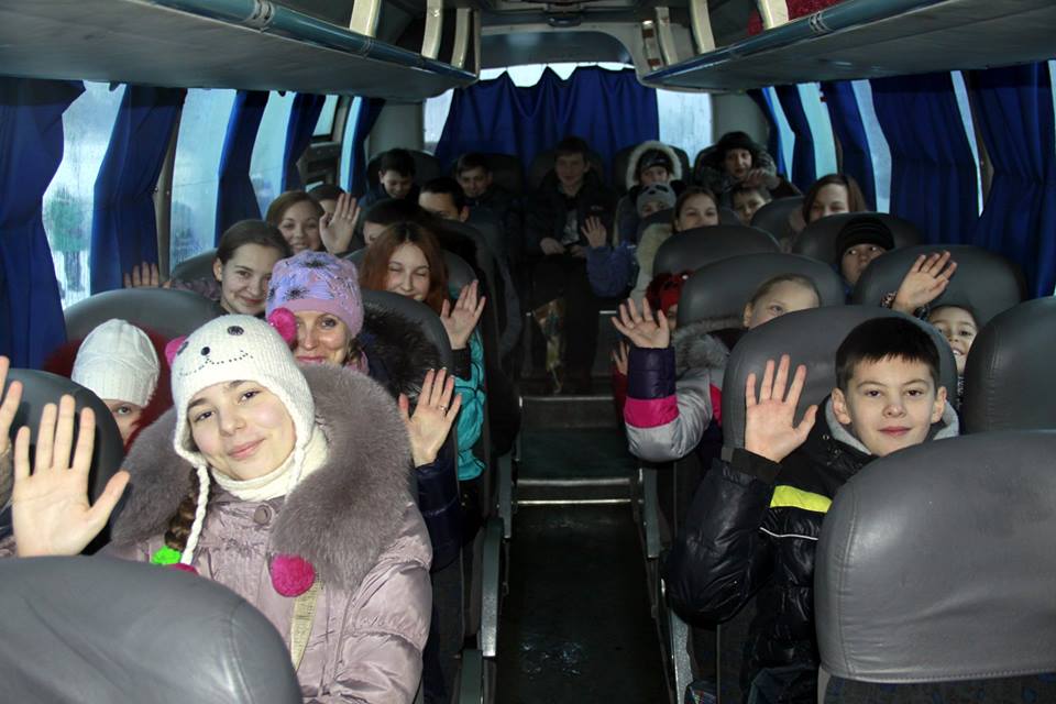 Дети Дебальцево уехали на зимние каникулы в Днепропетровск