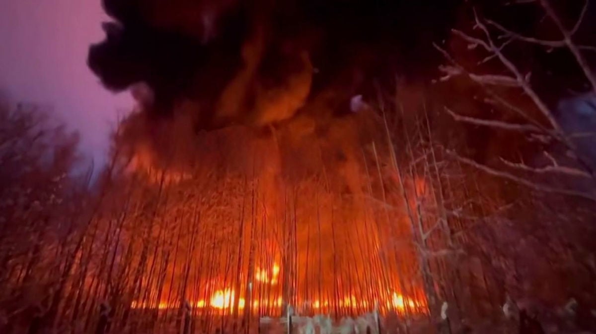 Дроны посетили в городе Рыбинск Ярославской области РФ цистерны с топливом Росрезерва, вспыхнул пожар