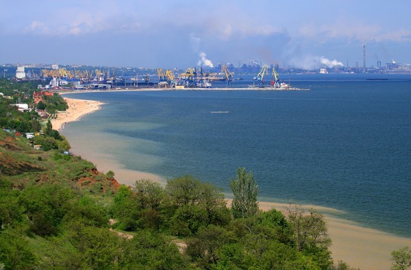 ​В поселке под Мариуполем возобновились бои. Учащиеся школы и детсада эвакуированы