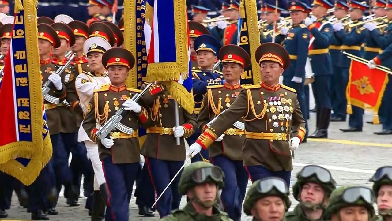 К Путину на парад 9 мая не подпустили членов его правительства