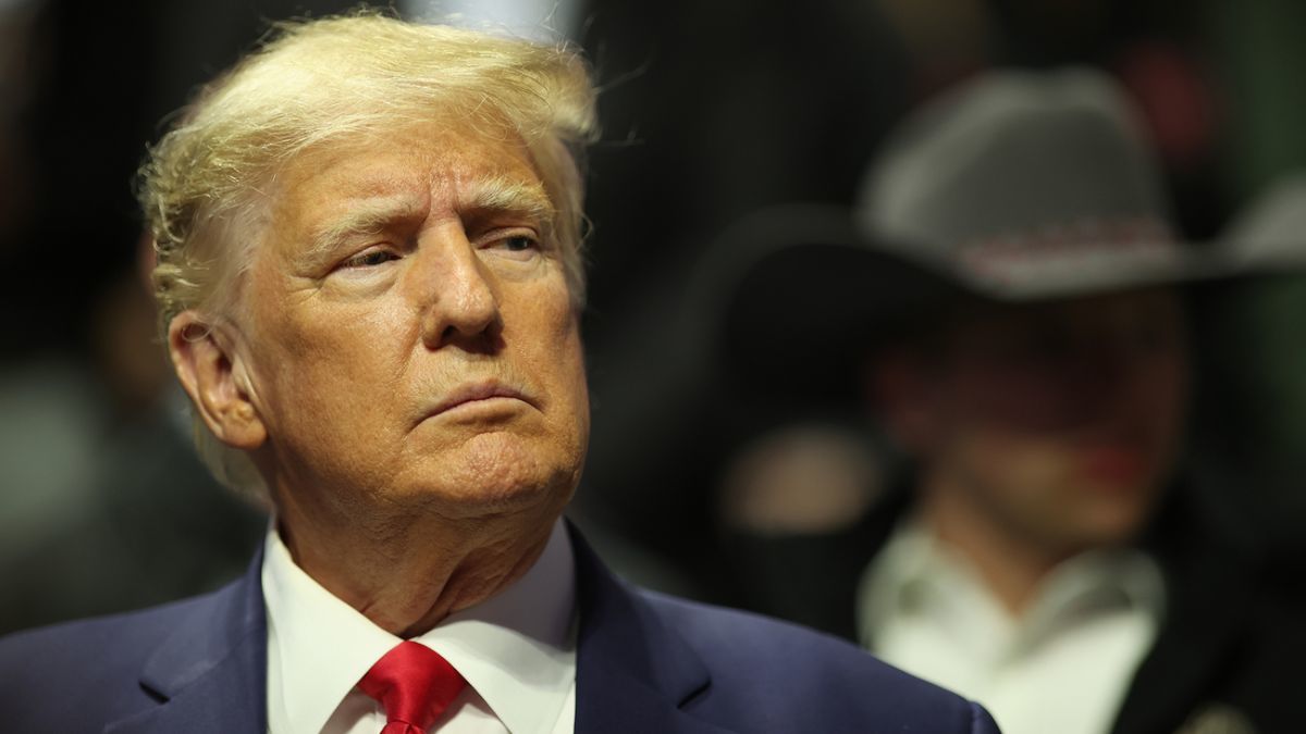Reuters: американцы обеспокоены расширением полномочий президента Трампа – результаты нового соцопроса