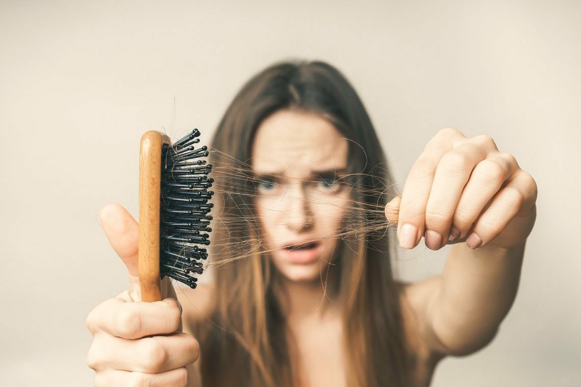 Проверь расческу: о чем сигнализирует выпадение волос и как с ним бороться