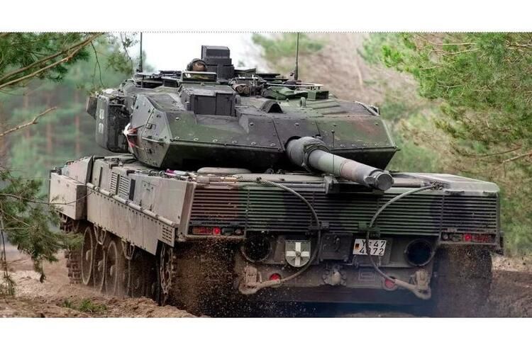 В Сети появилось видео боя, в котором ВСУ потеряли танк Leopard 2 и две БМП Bradley