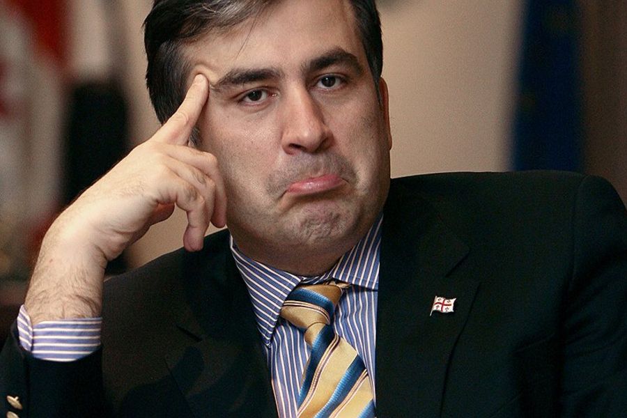 Политика по-грузински: Саакашвили хочет досрочно переизбрать Раду
