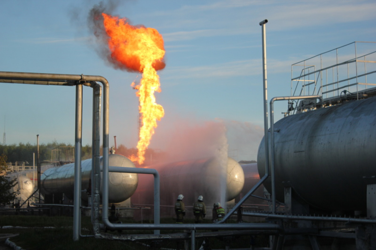 ​В Казани прогремел взрыв на станции "Газпрома": огромный факел не могут потушить, в городе введен режим ЧС