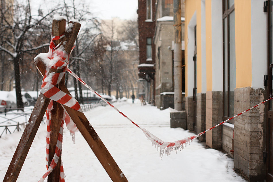 Шокирующее ЧП на Харьковщине: в Люботине рухнула крыша школы, на которой скопилась большая масса неубранного снега