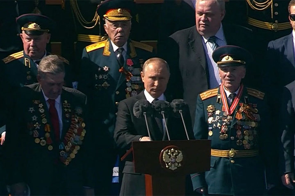 "Не позволит перечеркнуть роль советского народа в Победе", - душещипательная речь Путина 9 мая в Москве