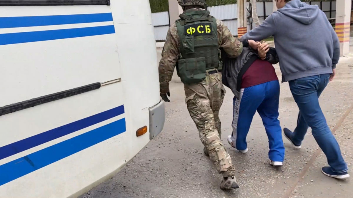 ​В России задержали трех "сотрудников" украинских спецслужб, включая отца и сына