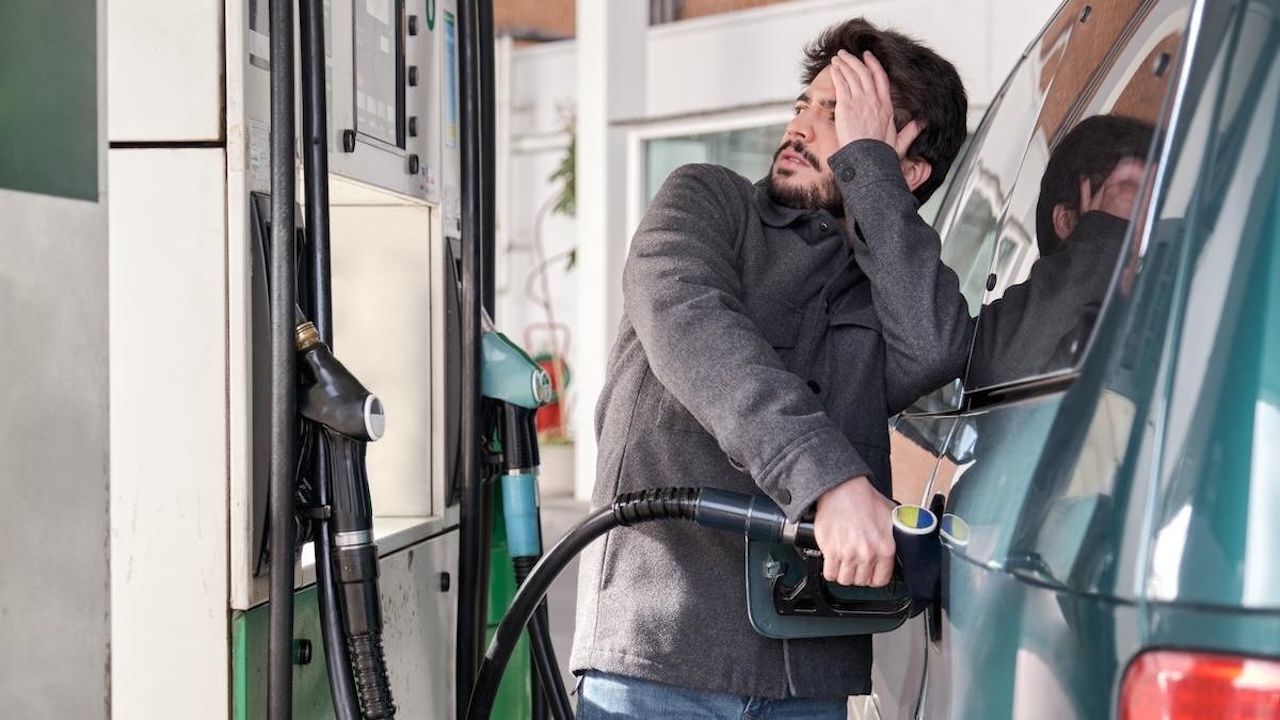 Цены на бензин в Украине растут, несмотря на снижение стоимости нефти: обзор ситуации на заправках