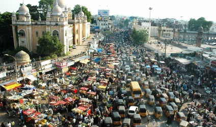 В Индии автобус упал в ущелье, погибло не менее 16 человек