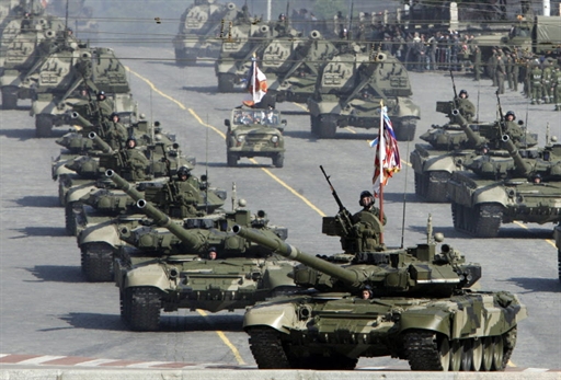 АТЦ: Россия перебросила в Донбасс новые танки, БТРы, системы "Град" и "Смерч"