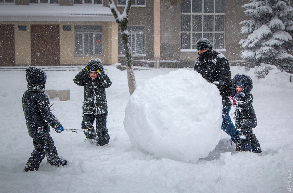 Снегопады и мороз до -16°C: в выходные погода порадует Украину по-настоящему зимним холодом